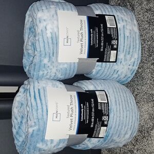 2 New Mainstays Printed Textured Plush Throws 50" x 60" Snowflake